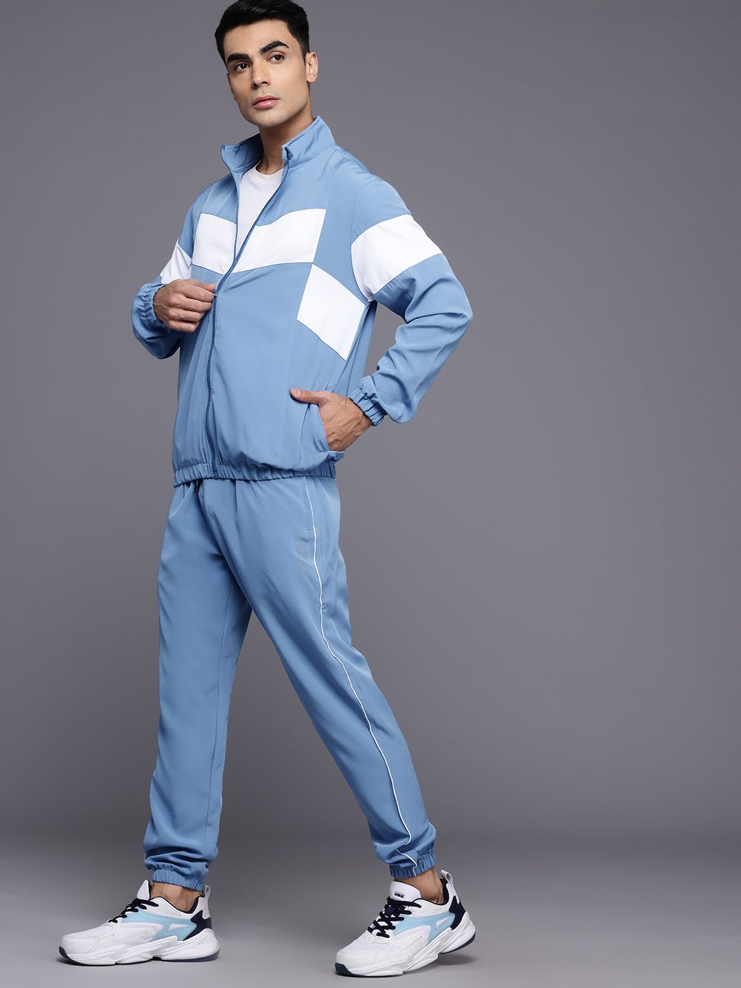 HRX oleh Hrithik Roshan Rapid-Dry Running Tracksuit