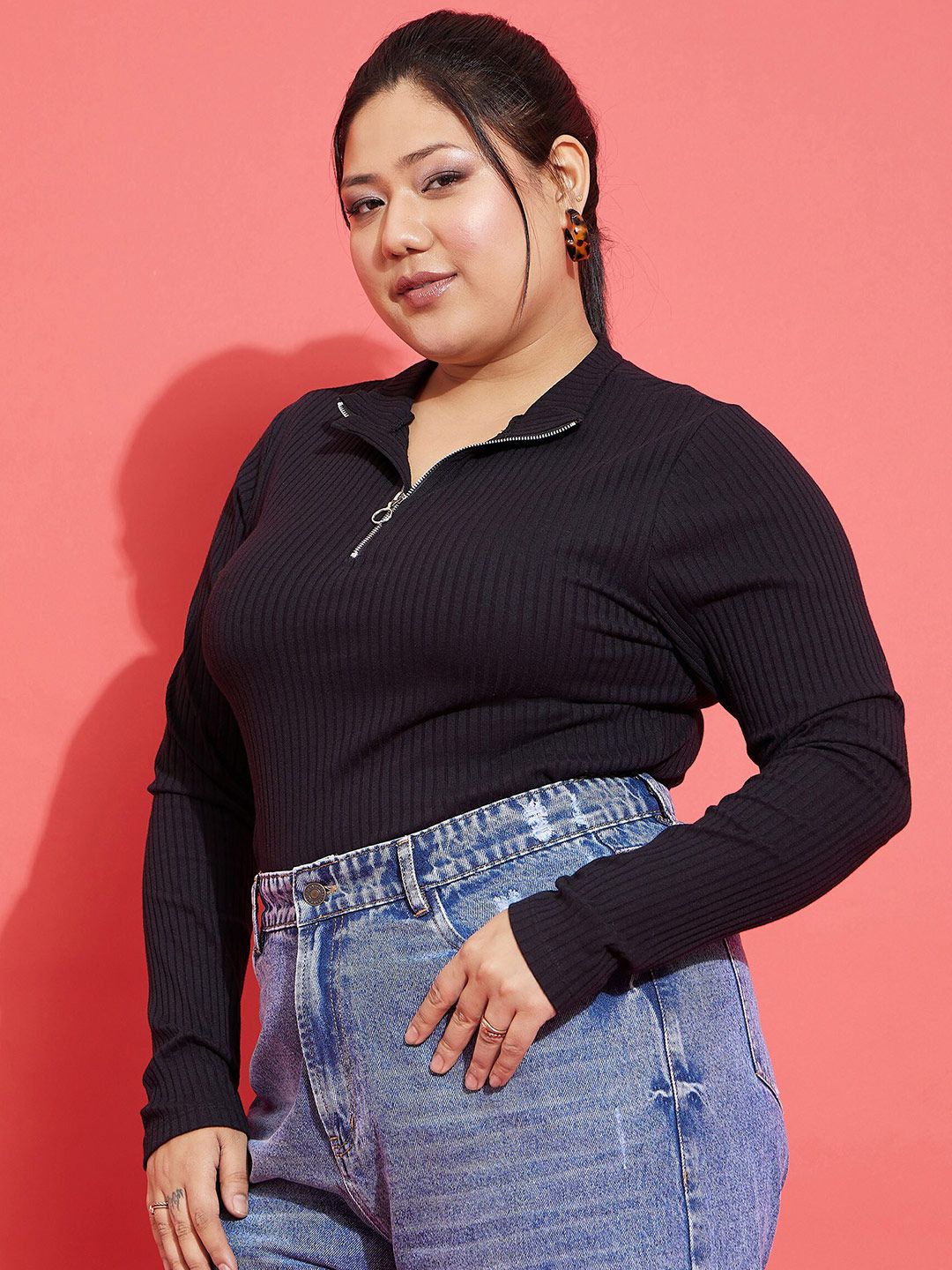 SASSAFRAS Curve Plus Size Black Knitted Rib Front Zipper Fitted Top