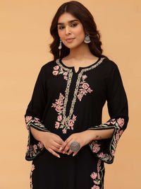 HOUSE OF KARI Floral Embroidered Round Neck Long Sleeves Chikankari Straight Kurta