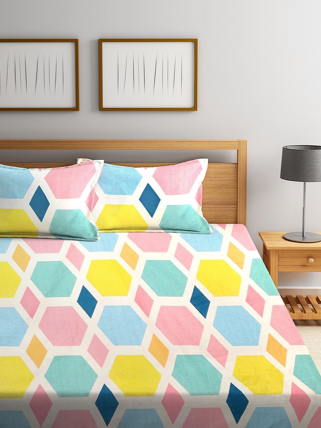 KLOTTHE Pink Geometric Cotton 300 TC King Fine 2 Bedsheet with 4 Pillow Covers-98 x 87 inches