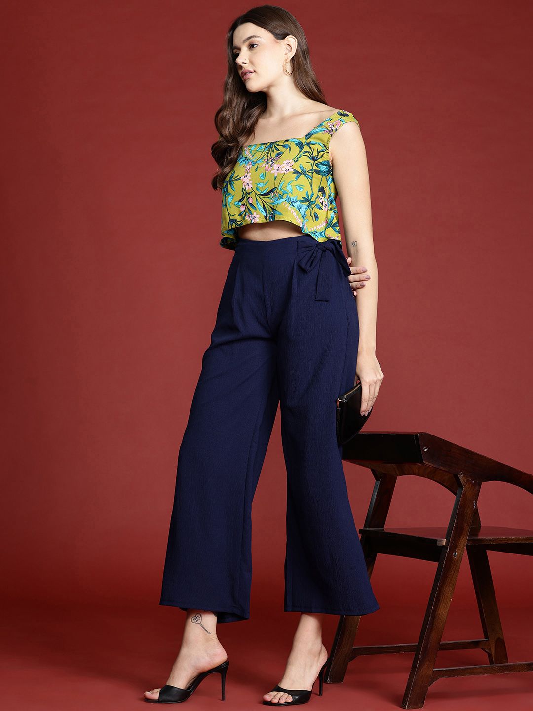 all about you Shoulder Straps Floral Print Crop Top