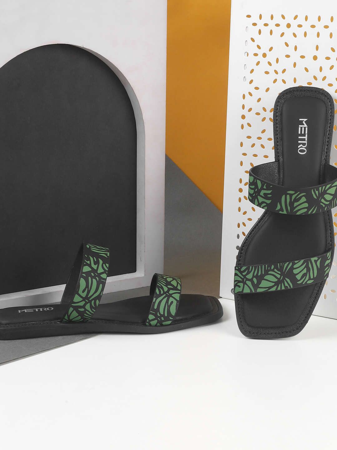 Metro Women Printed Open Toe Flats