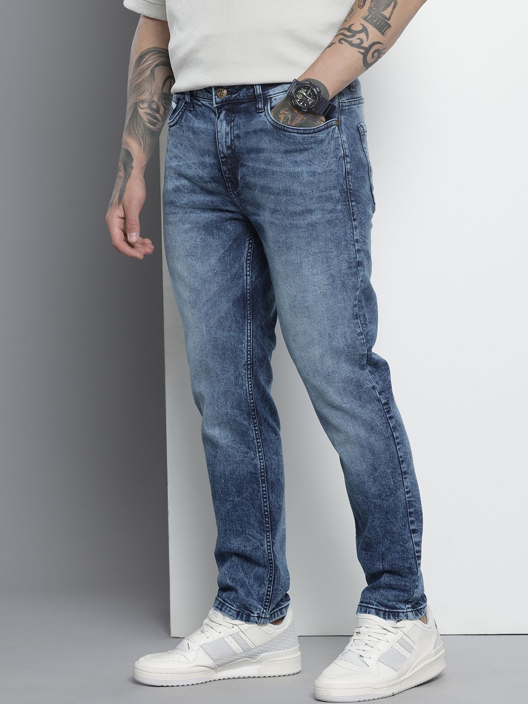 The Indian Garage Co Men Slim Fit Heavy Fade Stretchable Jeans