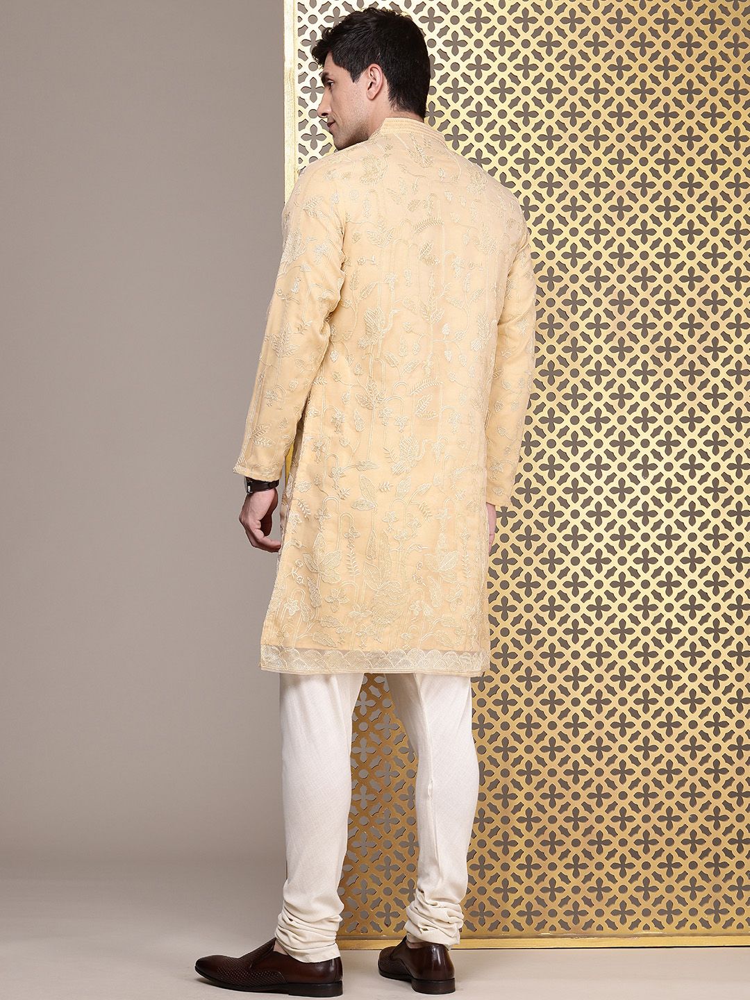 House of Pataudi Floral Embroidered Mandarin Collar Sequinned Jashn Kurta