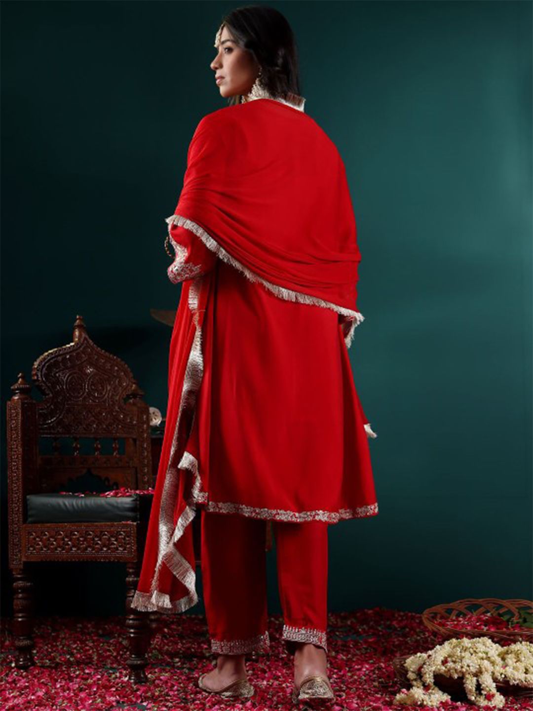 Varanga Women Floral Embroidered Regular Kurta with Trousers & With Dupatta