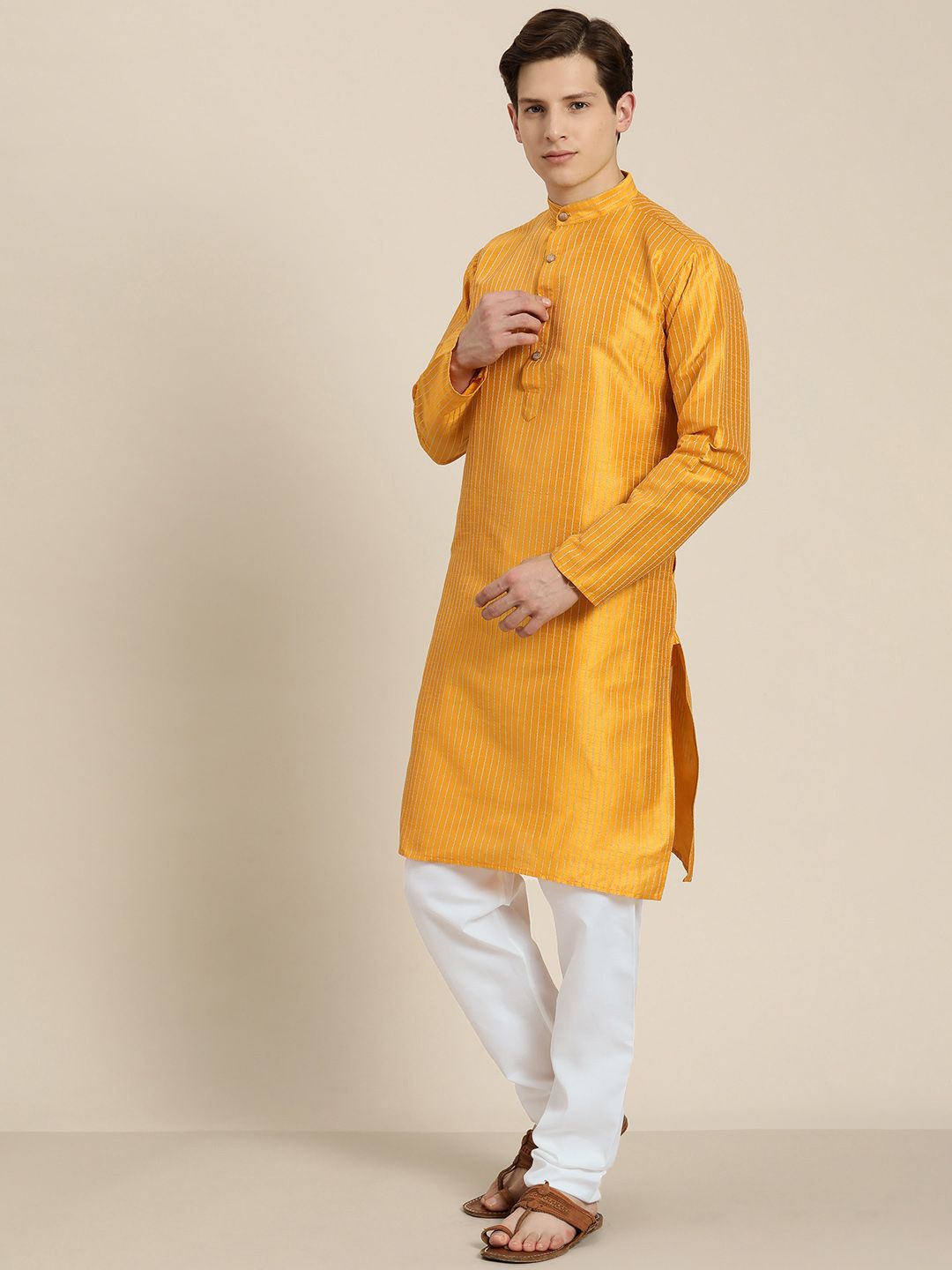 SOJANYA Lelaki Mustard Yellow & Beige Thread Work Straight Kurta Churidar & Jaket Nehru