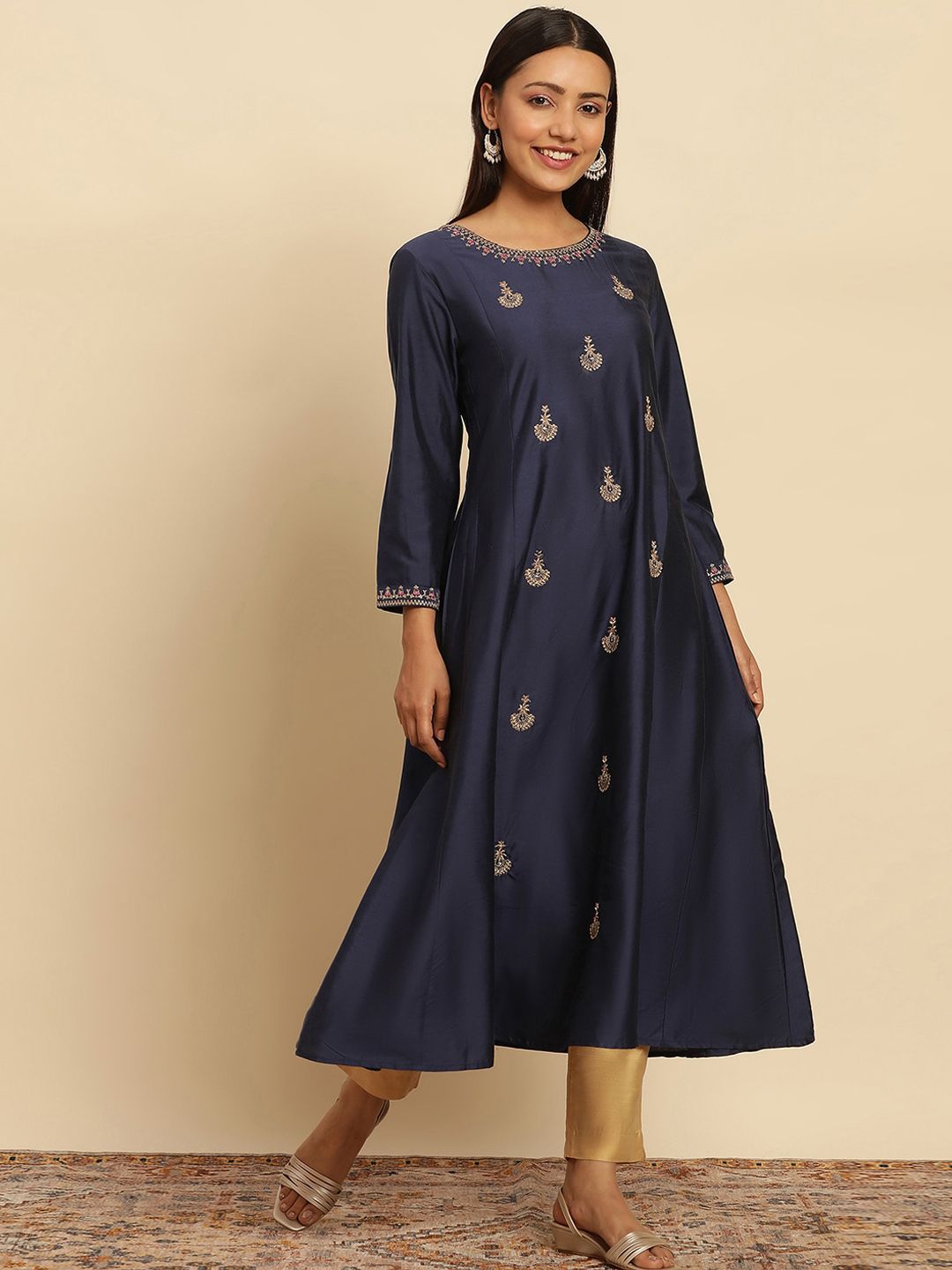 W Ethnic Motifs Embroidered Regular Sleeves Sequins Kurta