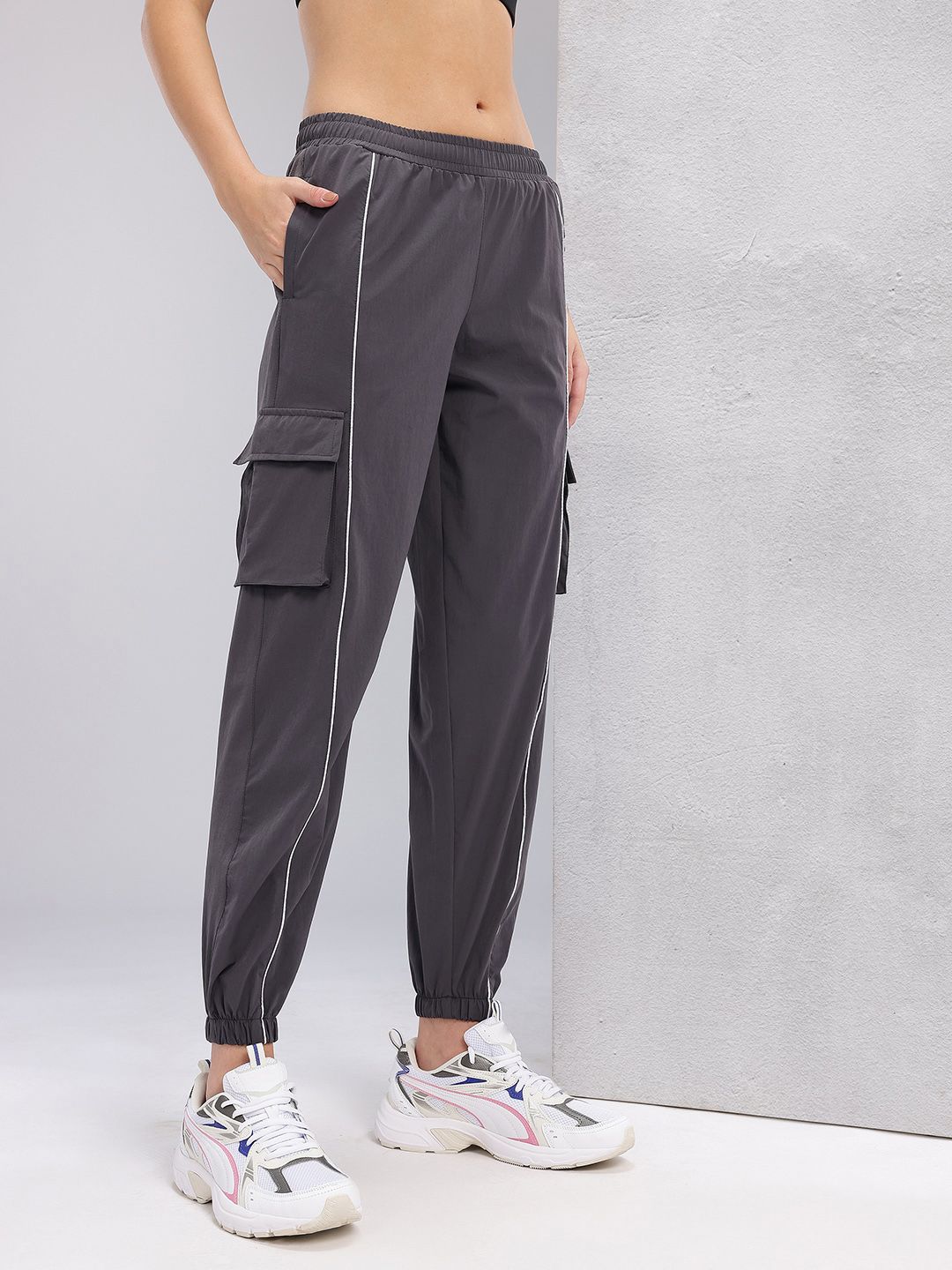 HRX by Hrithik Roshan Women Piping Detail Cargo-Style Training Joggers