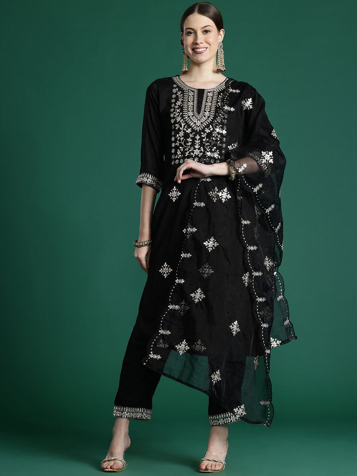 Indo Era Ethnic Motifs Embroidered Gotta Patti Kurta With Trousers & Dupatta