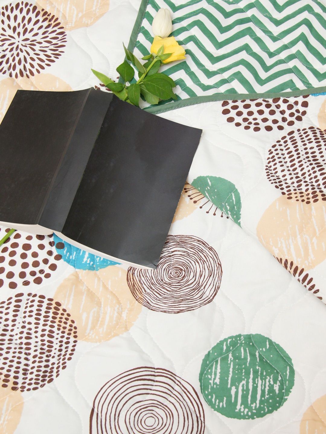 URBAN SPACE Brown & Off White Geometric Microfiber AC Room 300 GSM Double Bed Blanket
