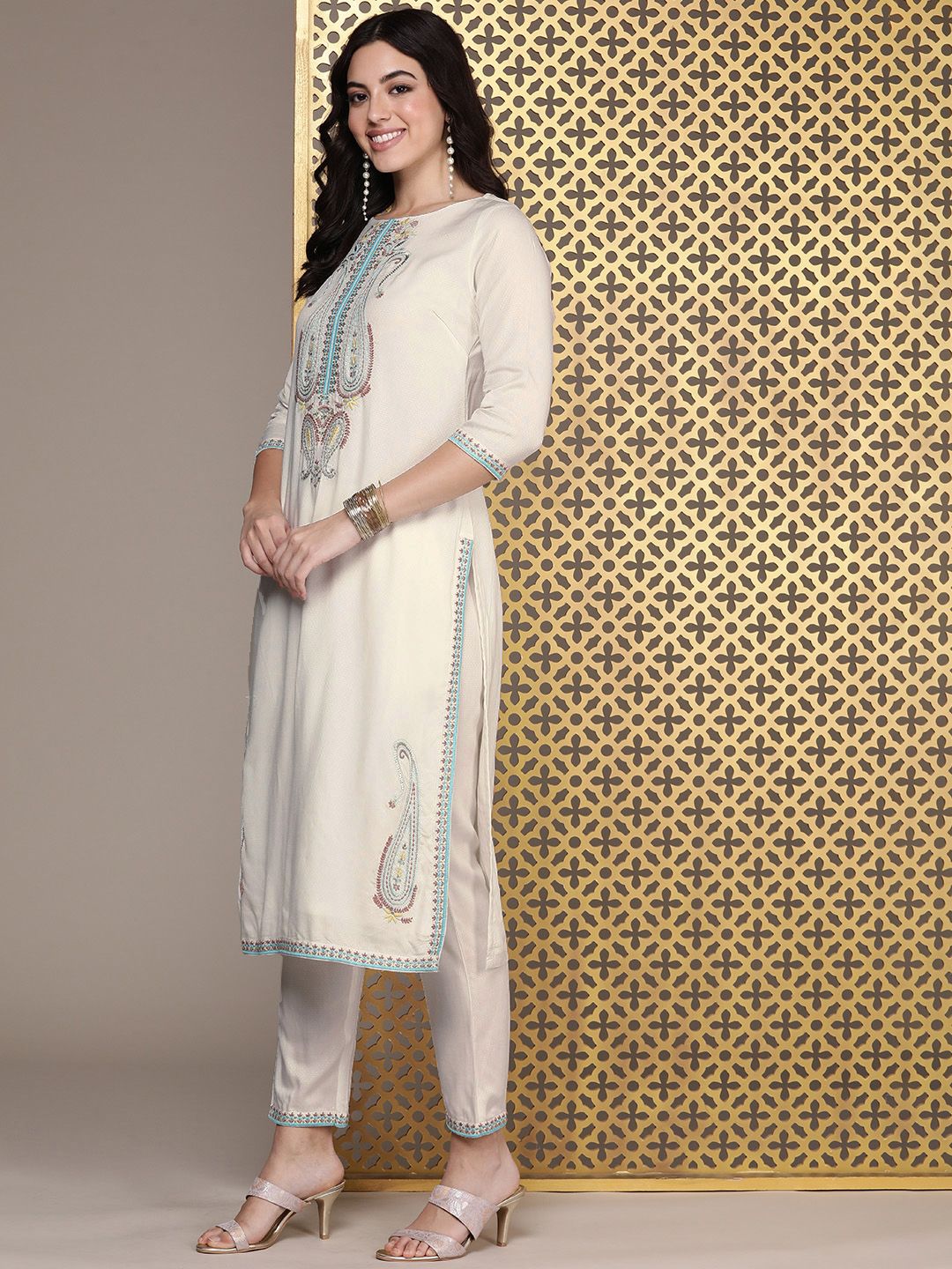 House of Pataudi Women Jashn Paisley Yoke Design Thread Work Kurta With Trousers