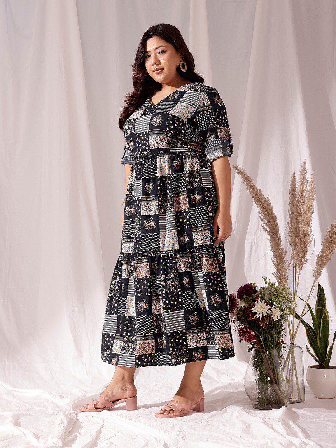 CURVY STREET Black Geometric Printed V-Neck Flared Fit & Flare Dress