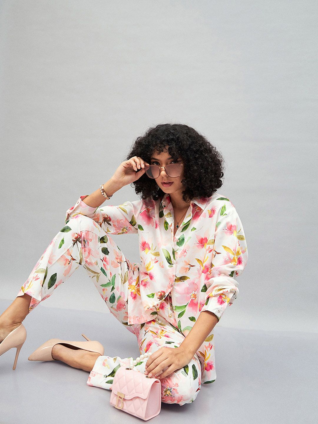 SASSAFRAS White Women Floral Printed Straight Fit Trousers