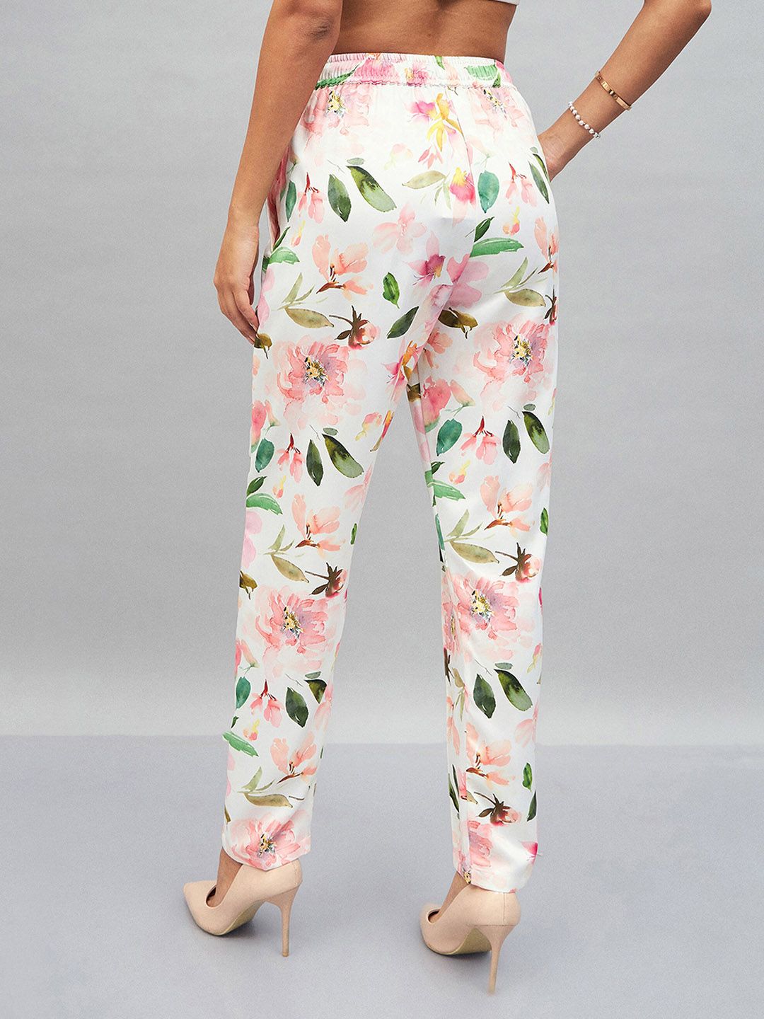 SASSAFRAS White Women Floral Printed Straight Fit Trousers