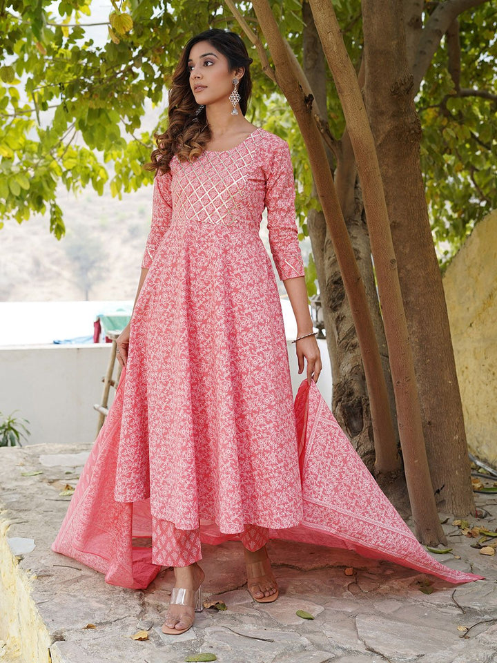 Kalini Ethnic Printed Gotta Patti Anarkali Pure Cotton Kurta dengan Seluar & Dupatta