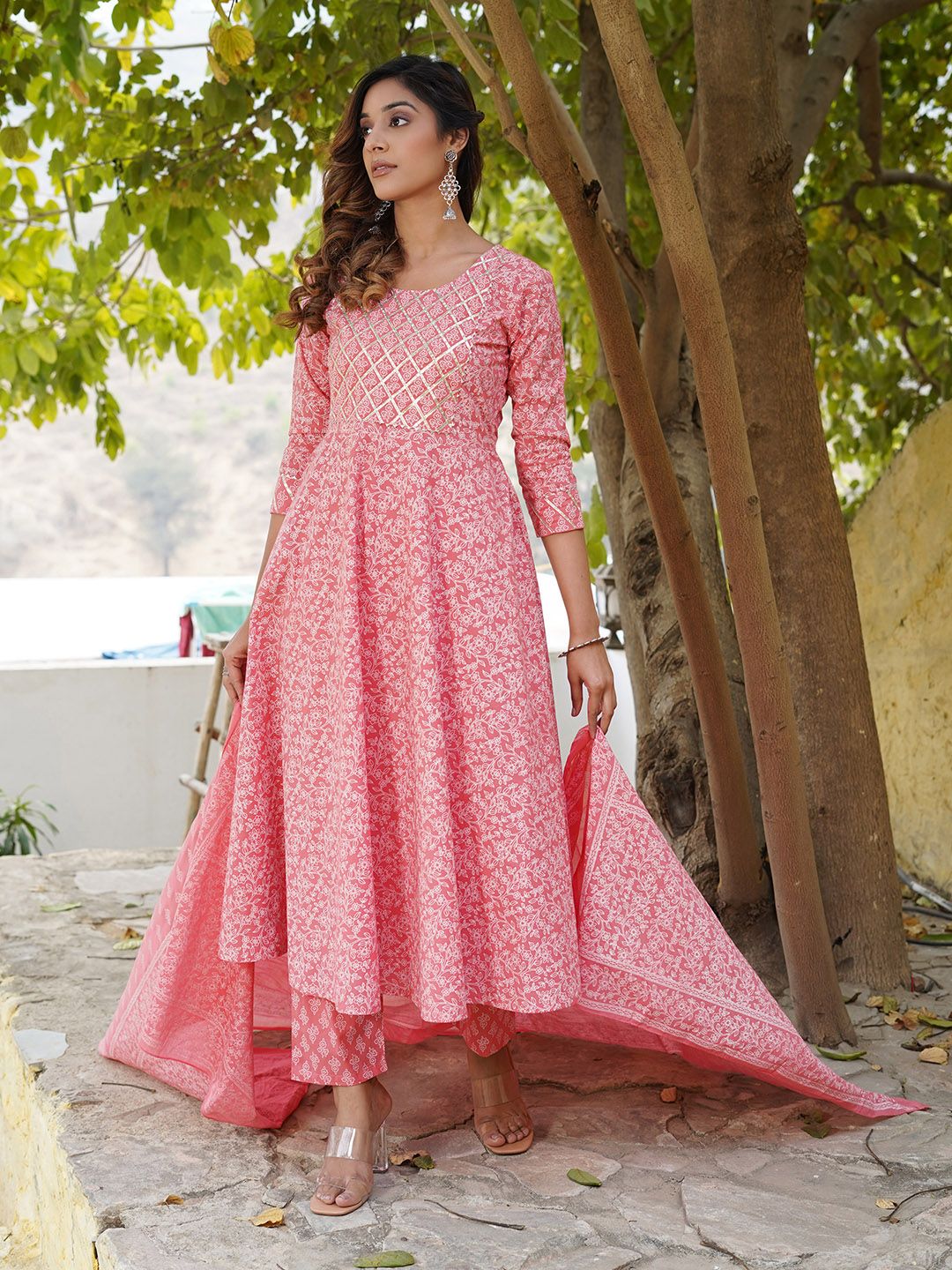 Kalini Ethnic Printed Gotta Patti Anarkali Pure Cotton Kurta dengan Seluar & Dupatta