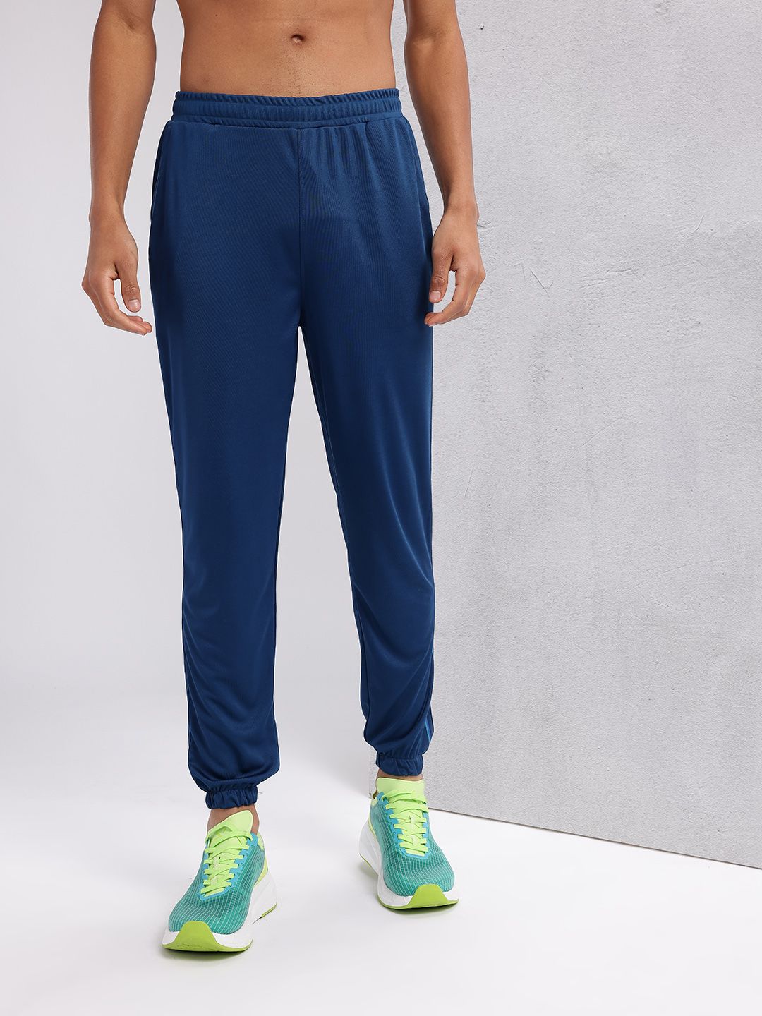 HRX by Hrithik Roshan Men Mid-Rise Rapid-Dry Training Joggers