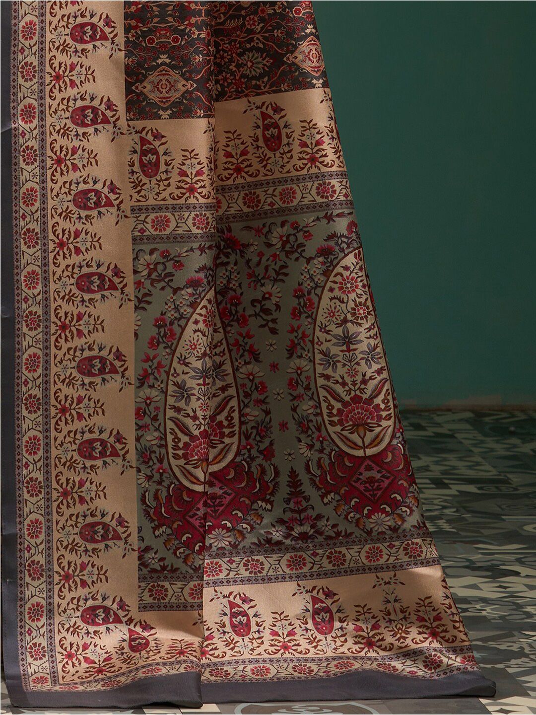Saree mall Floral Printed Block Print Traditional Sarees