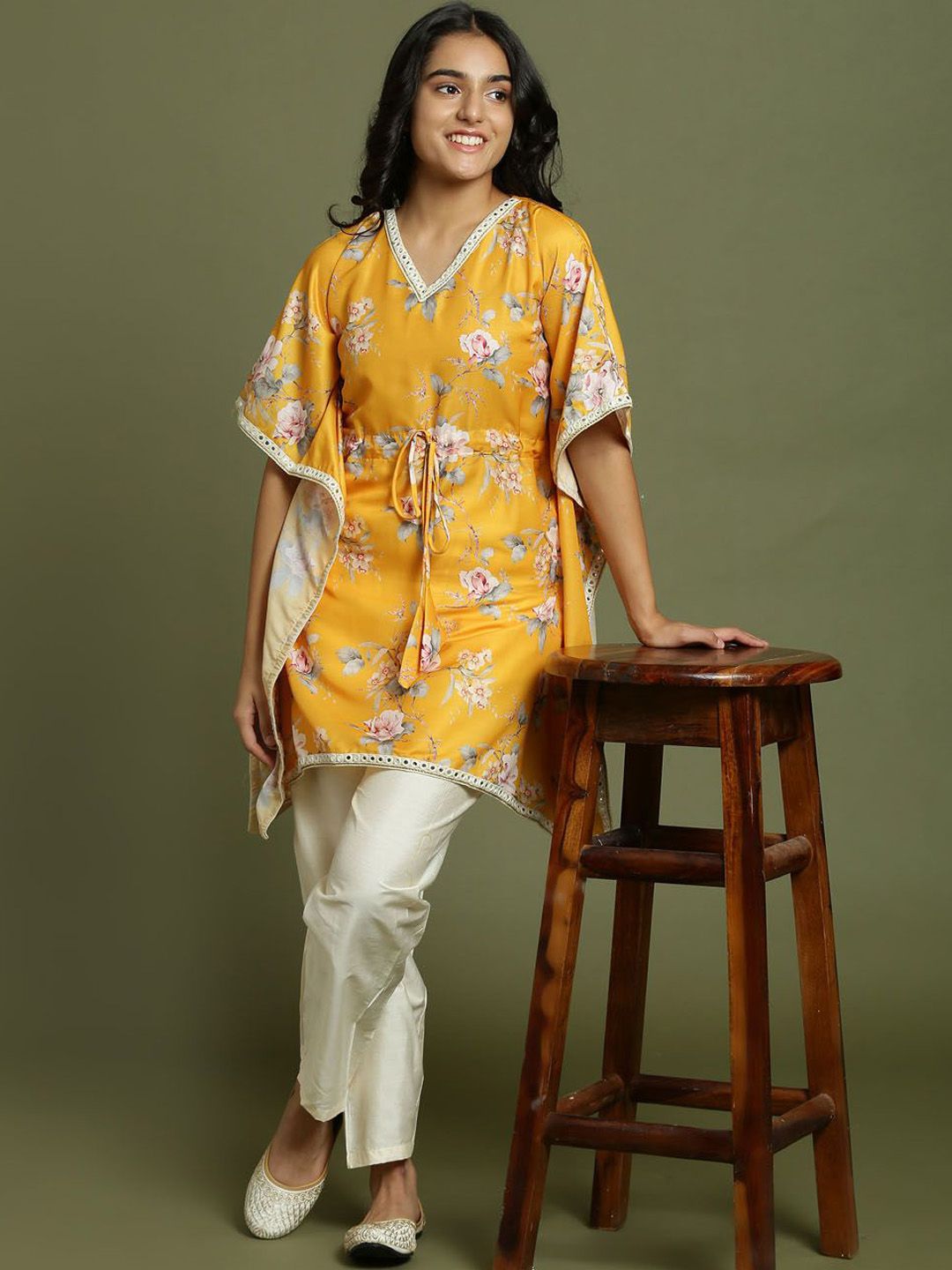 VASTRAMAY Girls Floral Printed Regular Mirror Work Kurta with Trousers