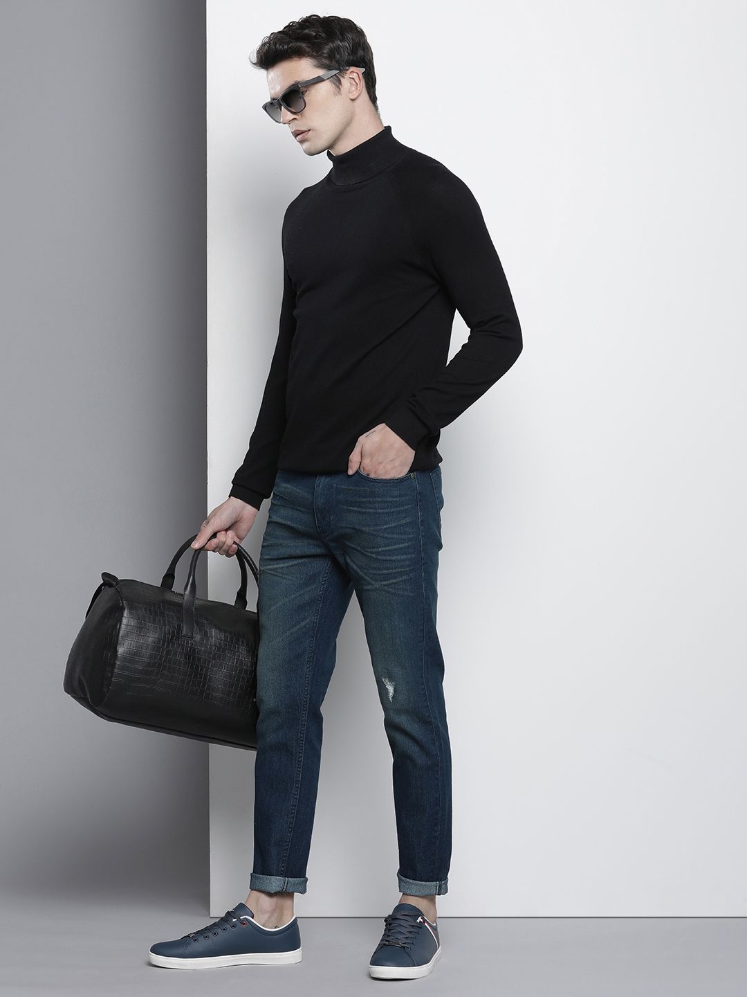 The Indian Garage Co Men Slim Fit Mildly Distressed Stretchable Jeans