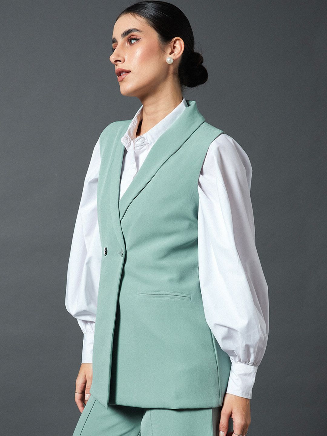 SASSAFRAS worklyf Double Breasted Sleeveless Longline Blazer