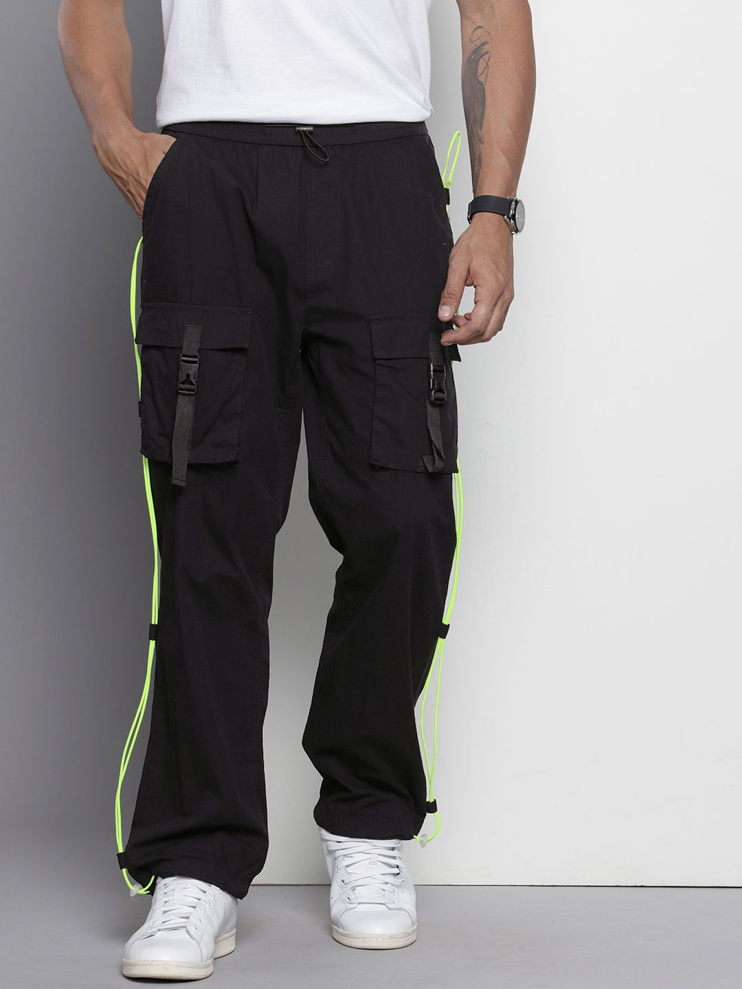 The Indian Garage Co Men Pure Cotton Poplin Toggle Relaxed Fit Cargo Style Joggers