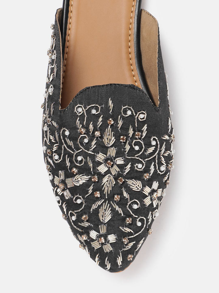 House of Pataudi Women Embellished Ethnic Mules