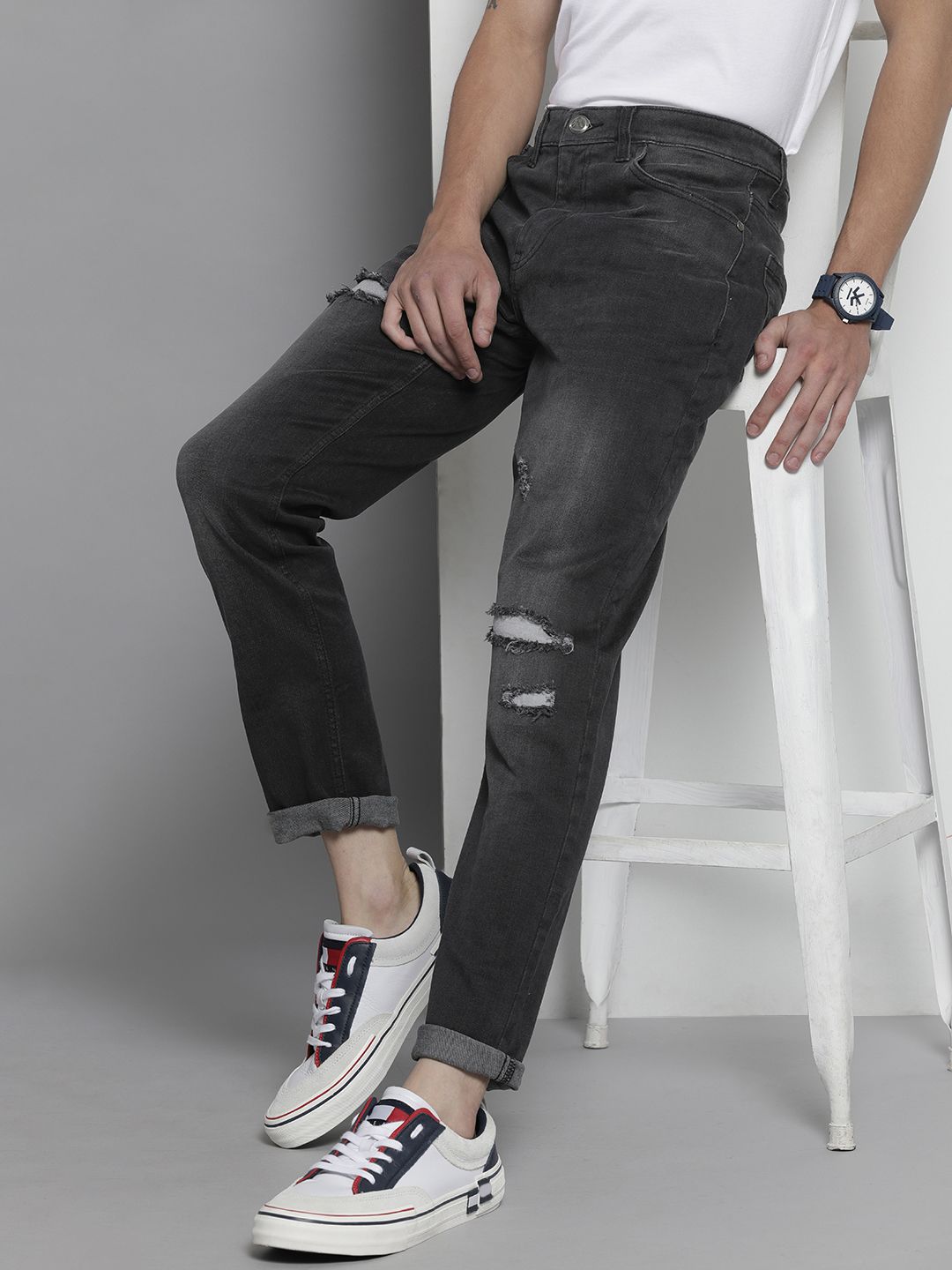 The Indian Garage Co Men Black Slim Fit Low Distress Light Fade Streachable Jeans