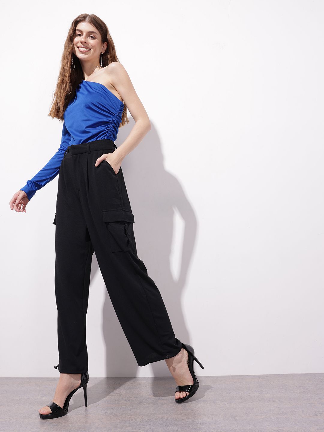 DressBerry Skin's In One-Shoulder Ruched Fitted Top