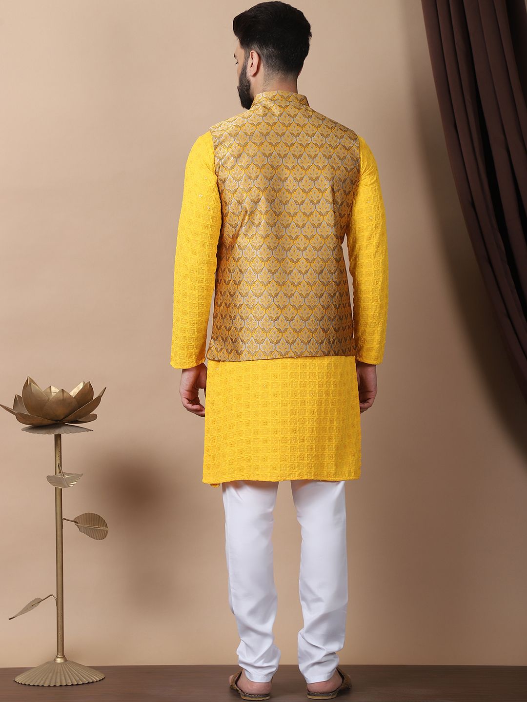 Kurta Kapas Tulen Sulaman Bunga Mustard Kuning Anouk dengan Jaket Churidar & Nehru