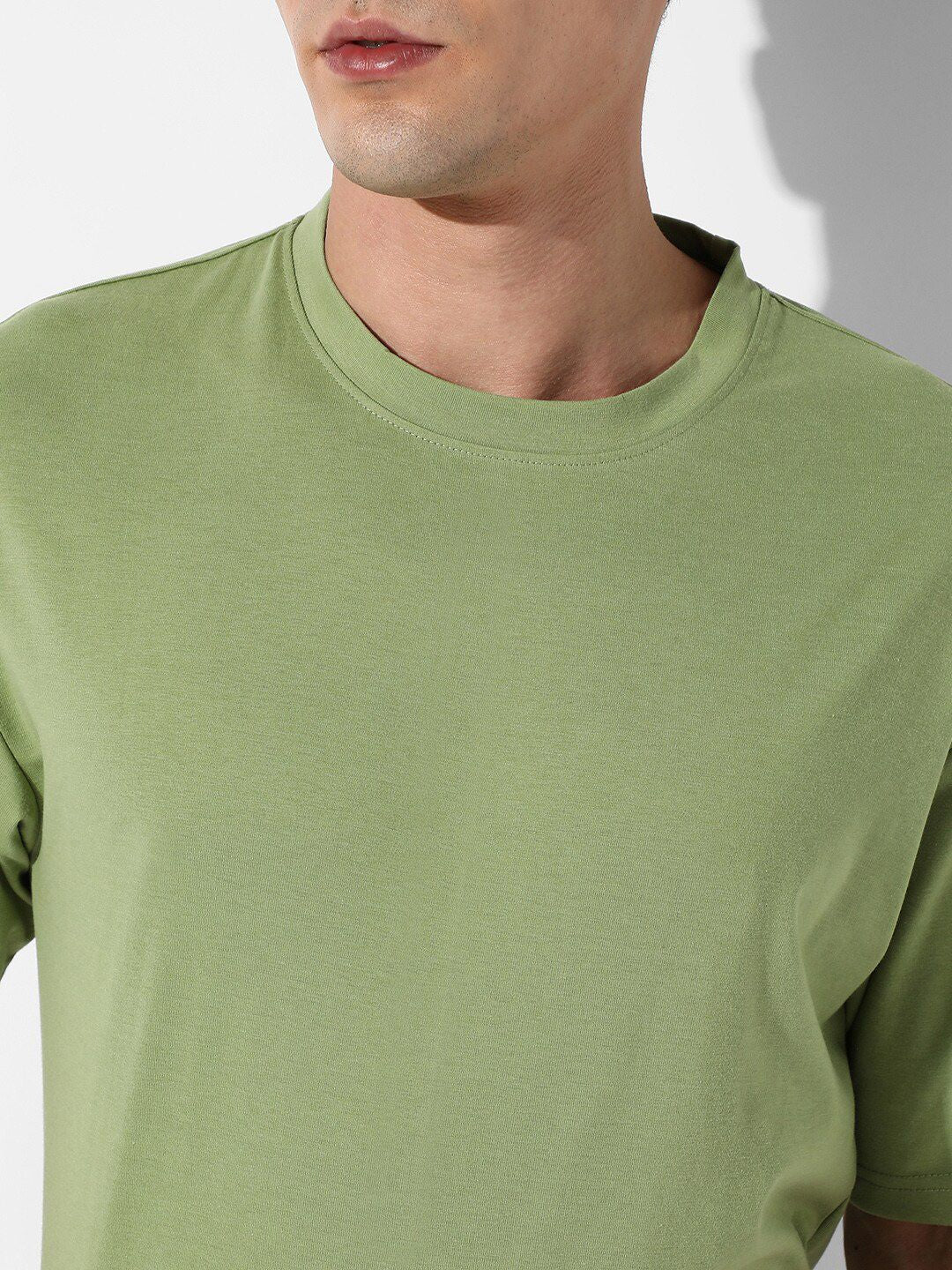Campus Sutra Round Neck Short Sleeves T-shirt with Shorts
