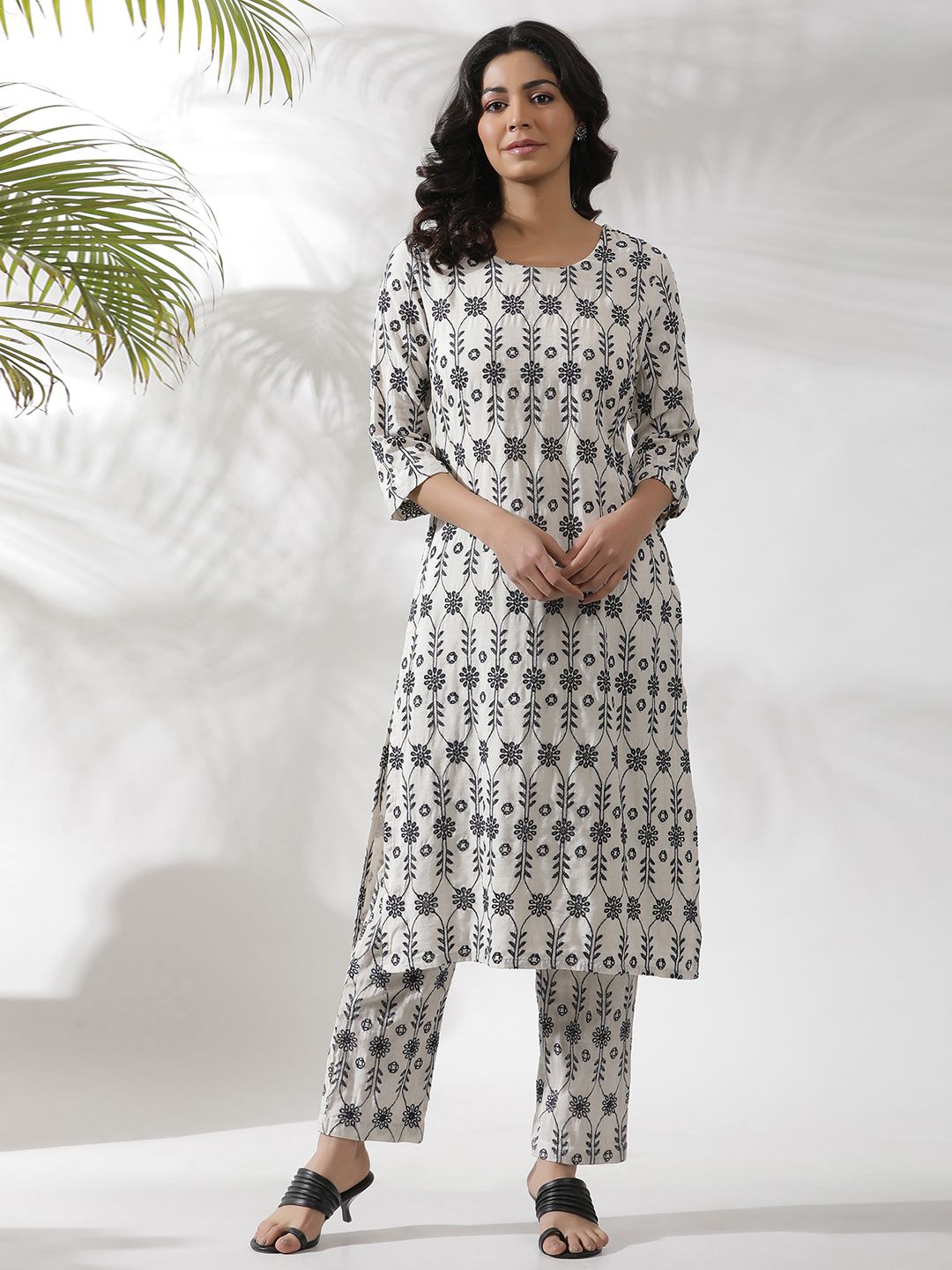 W Floral Embroidered Thread Work Straight Kurta