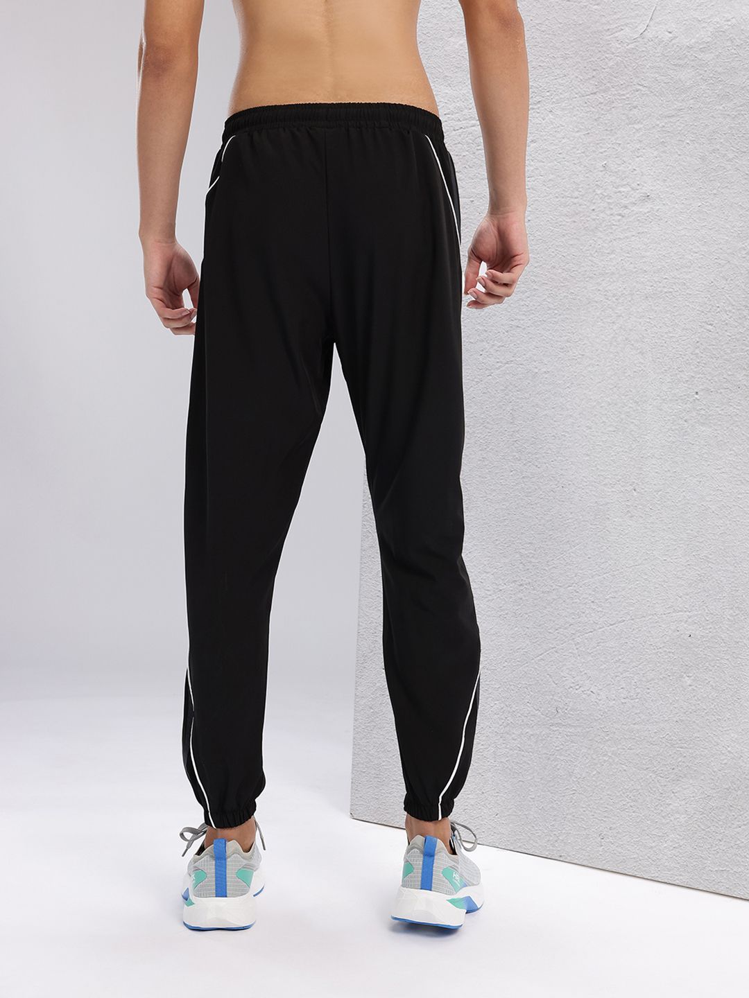 HRX by Hrithik Roshan Men Panelled Rapid-Dry Training Joggers