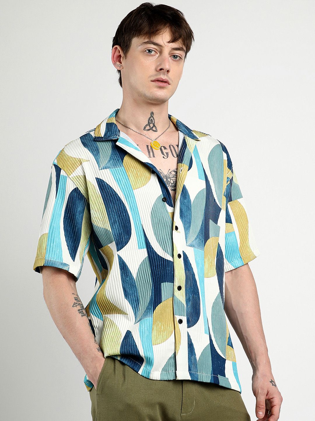 Campus Sutra Men Comfort Cuban Collar Abstract Curves Oversized Casual Shirt