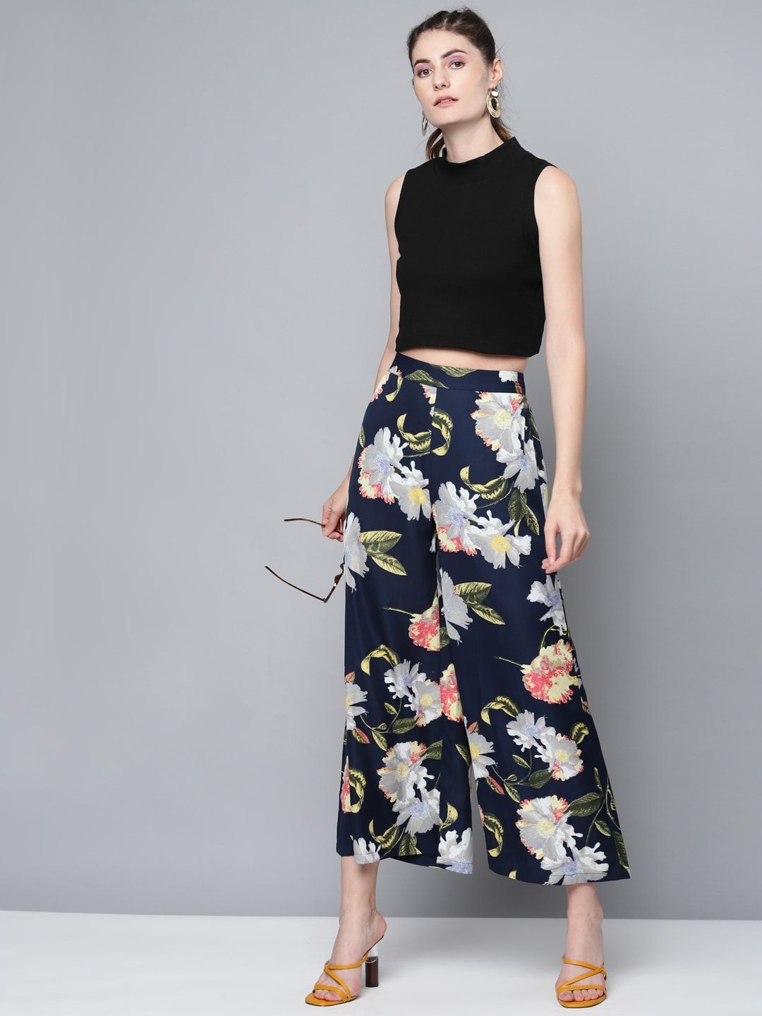 SASSAFRAS Black Solid Crop Top