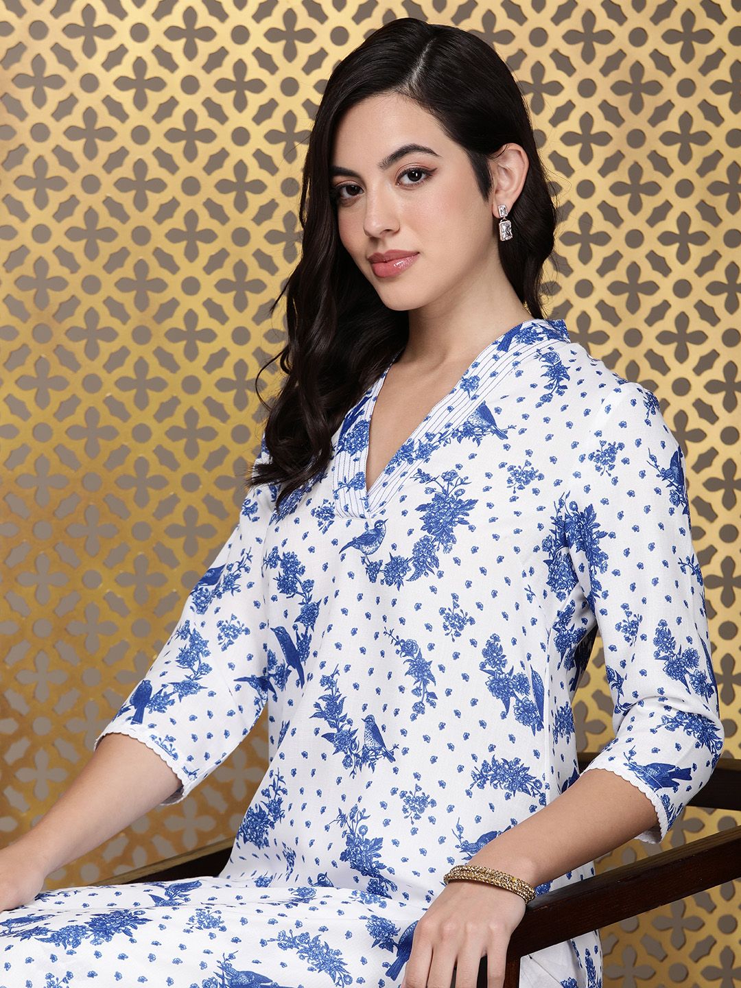 House of Pataudi Women Jashn Conversational Printed Regular Kurta with Trousers