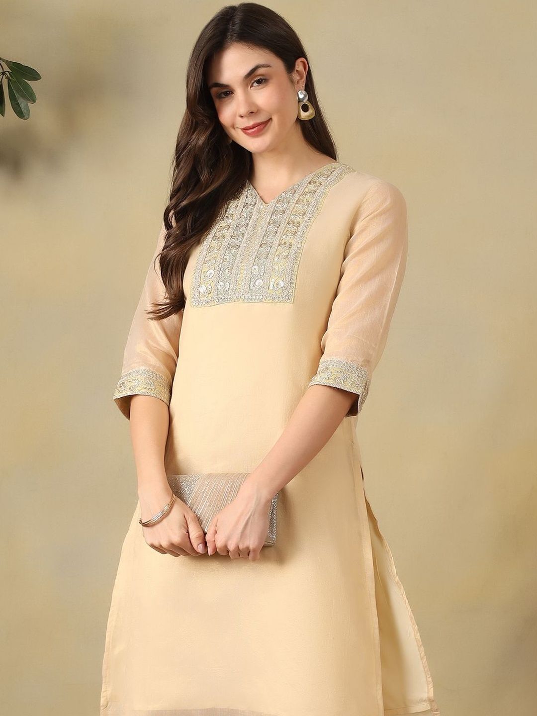Mamicha Women Ethnic Motifs Embroidered Regular Sequinned Kurta with Palazzos