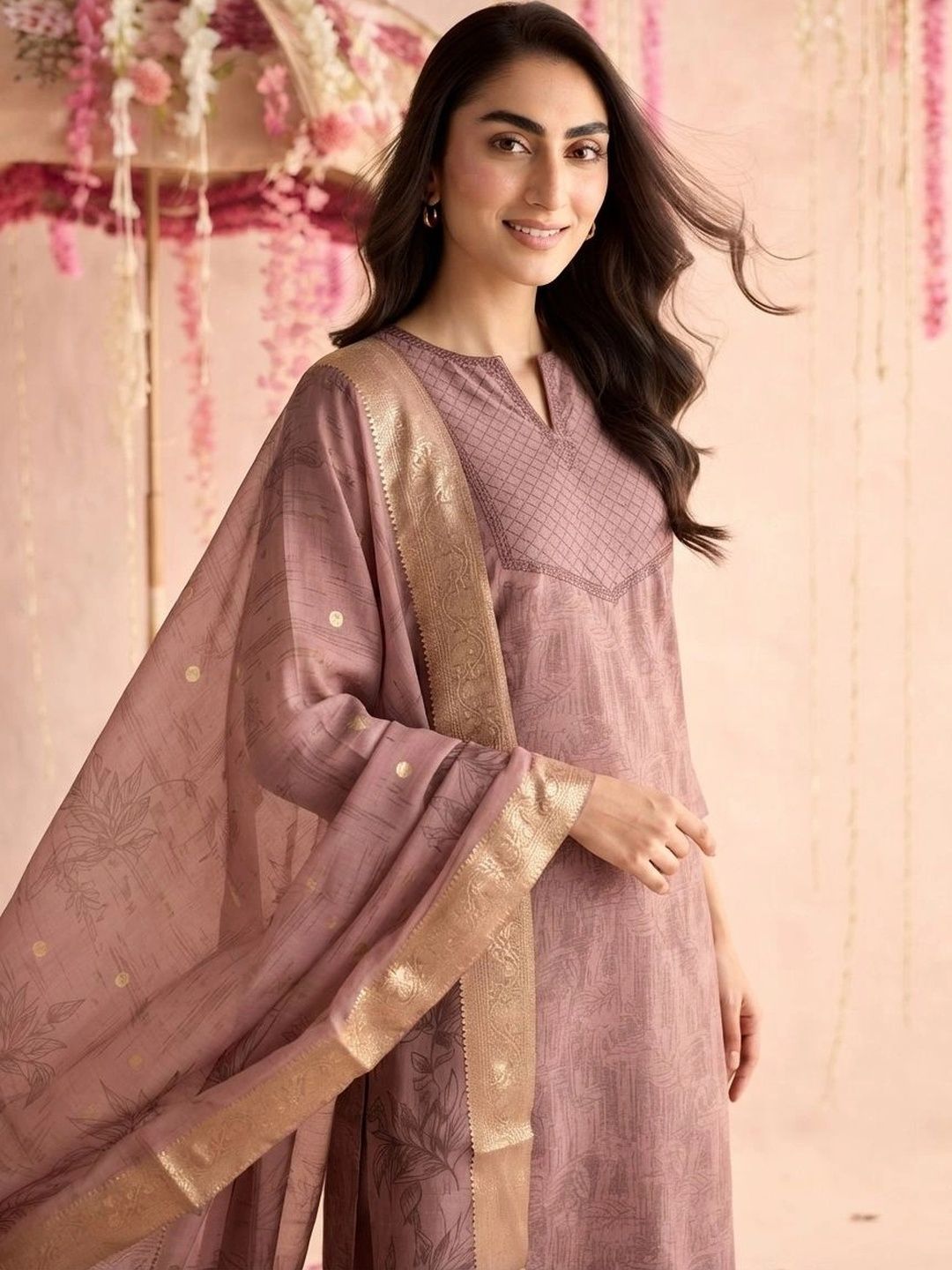 Mamicha Women Printed Regular Kurta with Trousers & With Dupatta