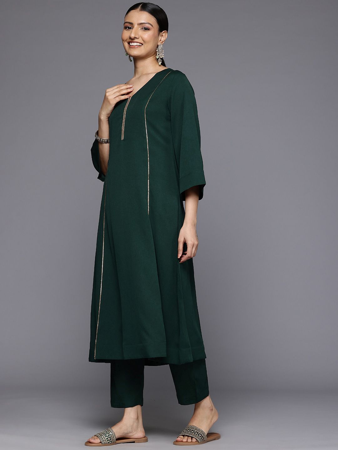 Varanga Panelled Gotta Patti Silk Crepe Kurta With Trousers & Dupatta