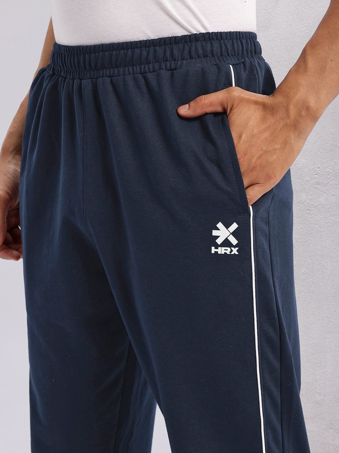 HRX by Hrithik Roshan Men Contrast Piping Mid-Rise Lifestyle Joggers
