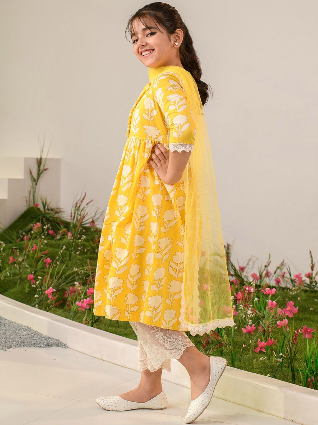 pspeaches Girls Floral Printed Regular Pure Cotton Kurta with Pyjamas & Dupatta