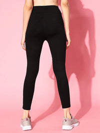 Berrylush Wanita Hitam Solid Criss-Cross Mesh Detail Tak Tegang