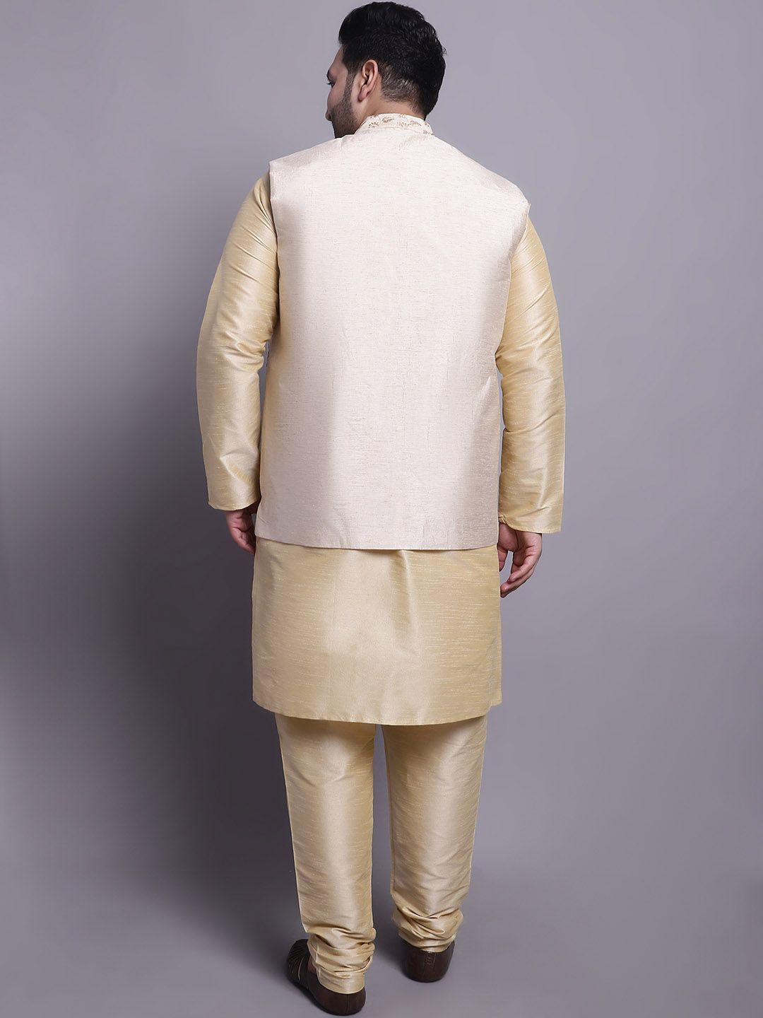 SOJANYA PLUS Mandarin Collar Kurta With Pyjamas & Nehru Jacket
