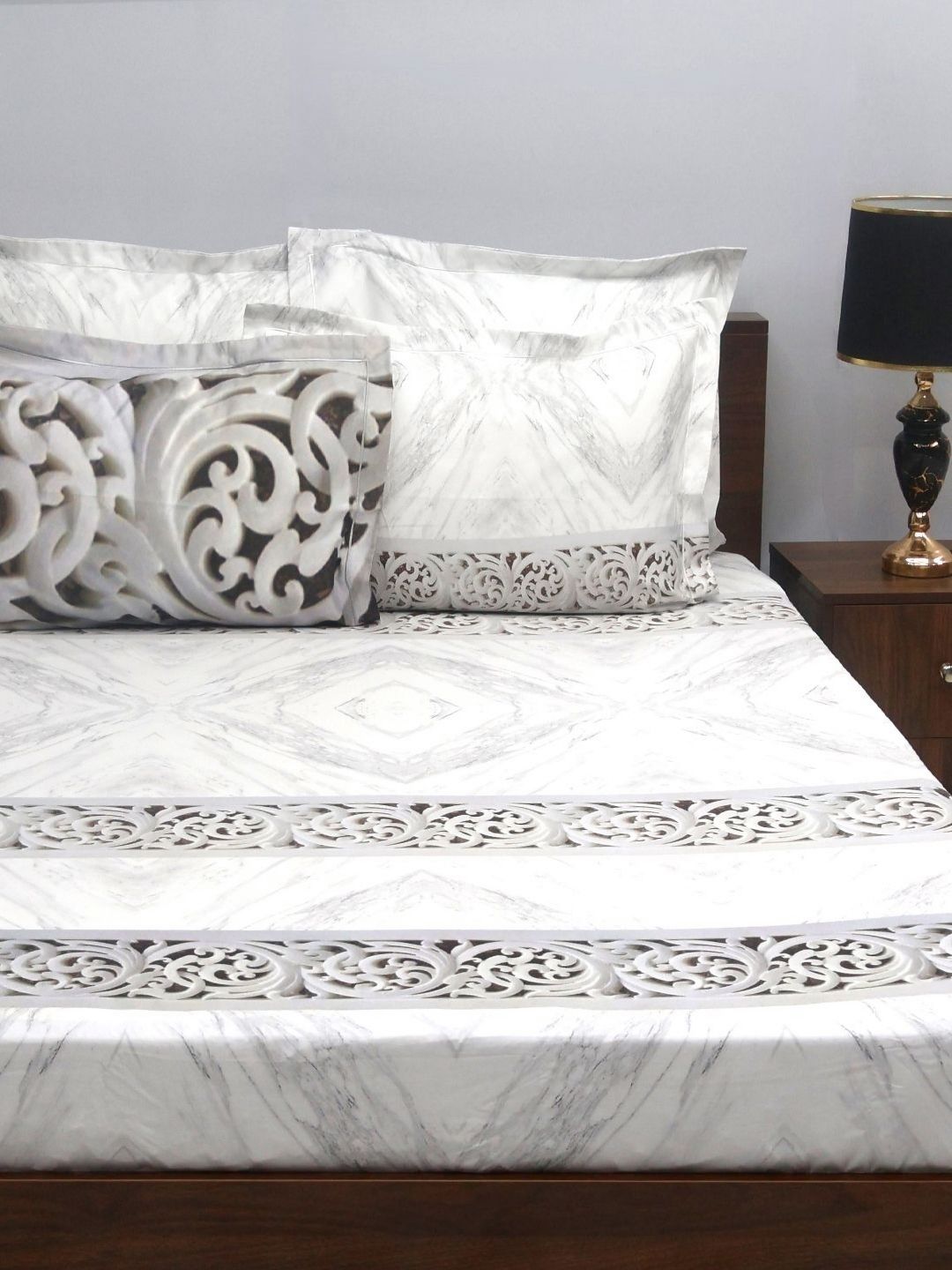BOMBAY DYEING Urban Living Grey Printed 400 TC Cotton King Bedsheet with 4 Pillow Covers