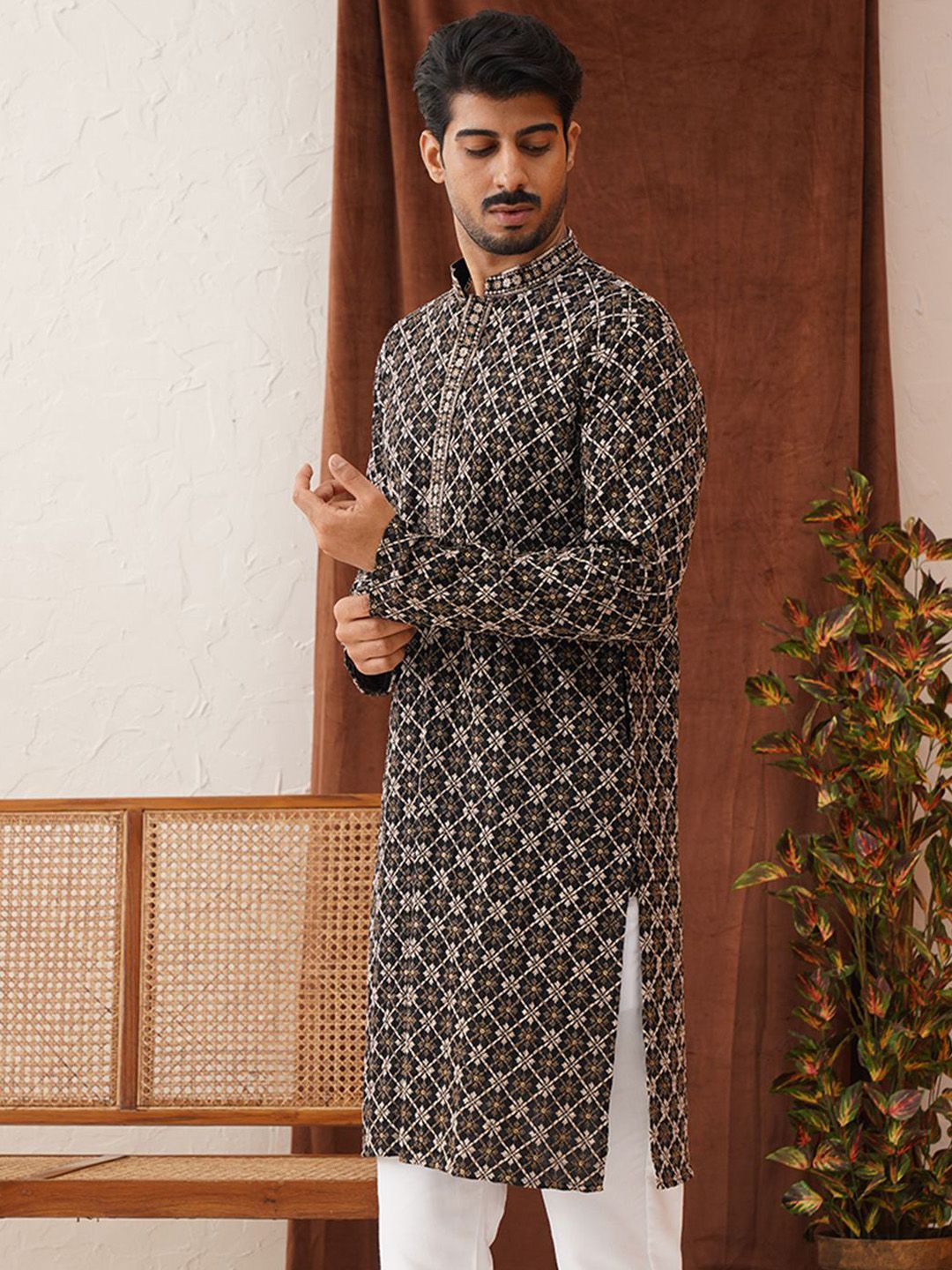 Jompers Men Geometric Embroidered Sequinned Kurta