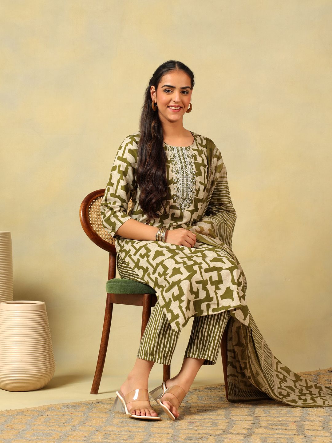 Mamicha Women Printed Regular Thread Work Pure Cotton Kurta with Trousers & With Dupatta