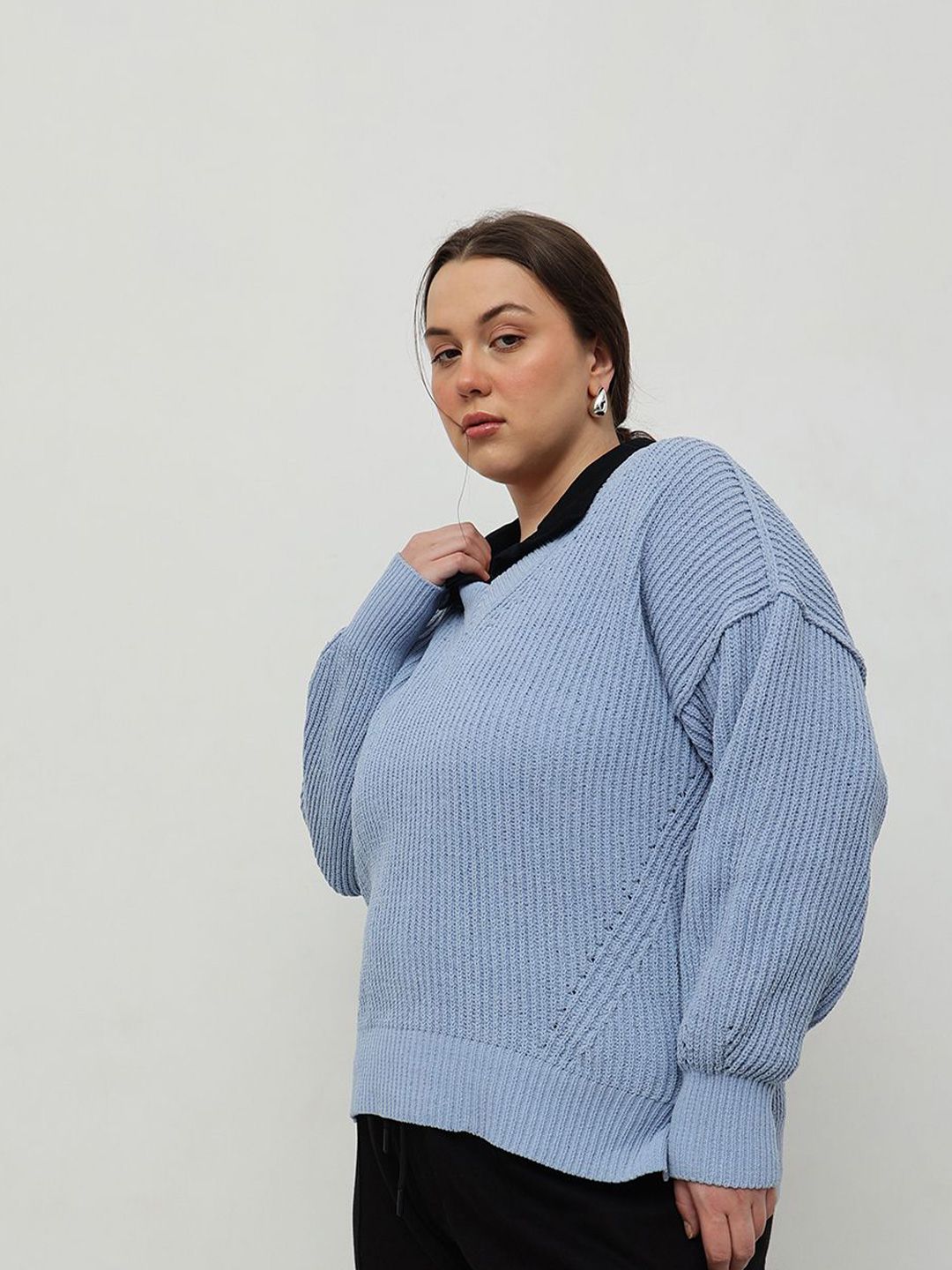 CURVY STREET Women Ribbed V-Neck Pullover Sweater