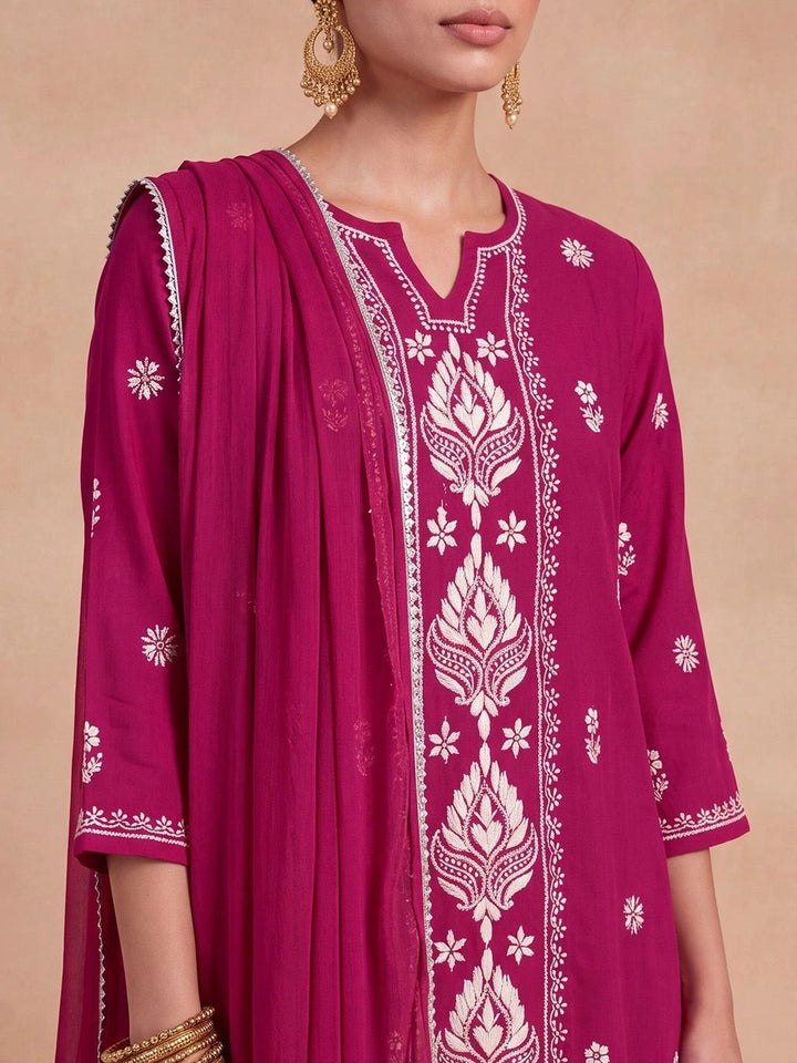 Rumah Wanita Chikankari Motif Etnik Bersulam Benang Biasa Kurta Kerja dengan Seluar & Dengan Dupatta