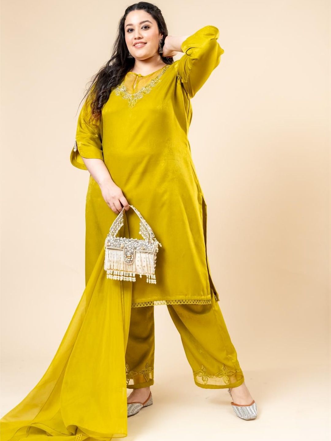 Mamicha Embroidered Round Neck Kurta Set