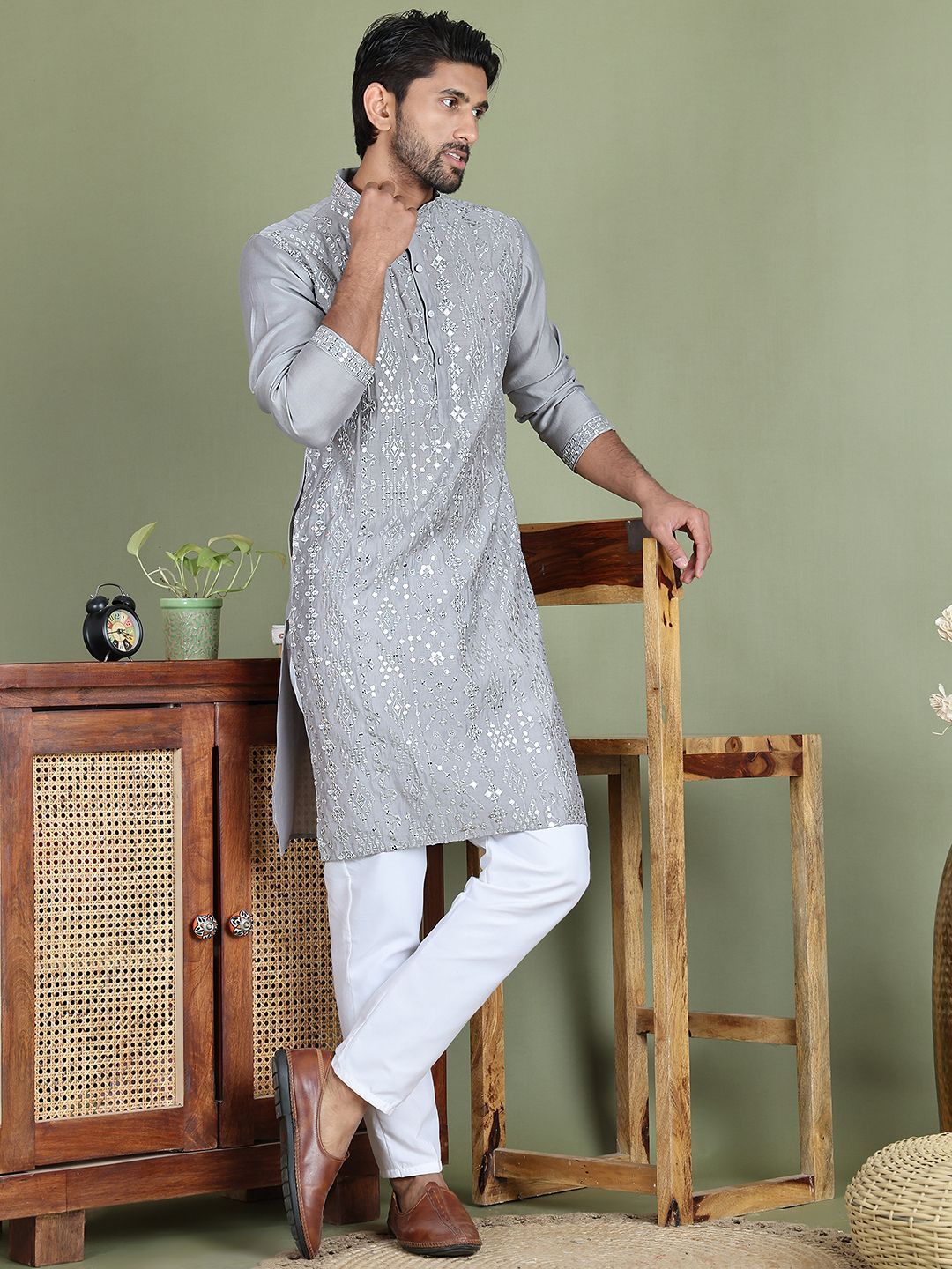 Jompers Ethnic Motifs Embroidered Mirror Work Mandarin Collar Straight  Kurta